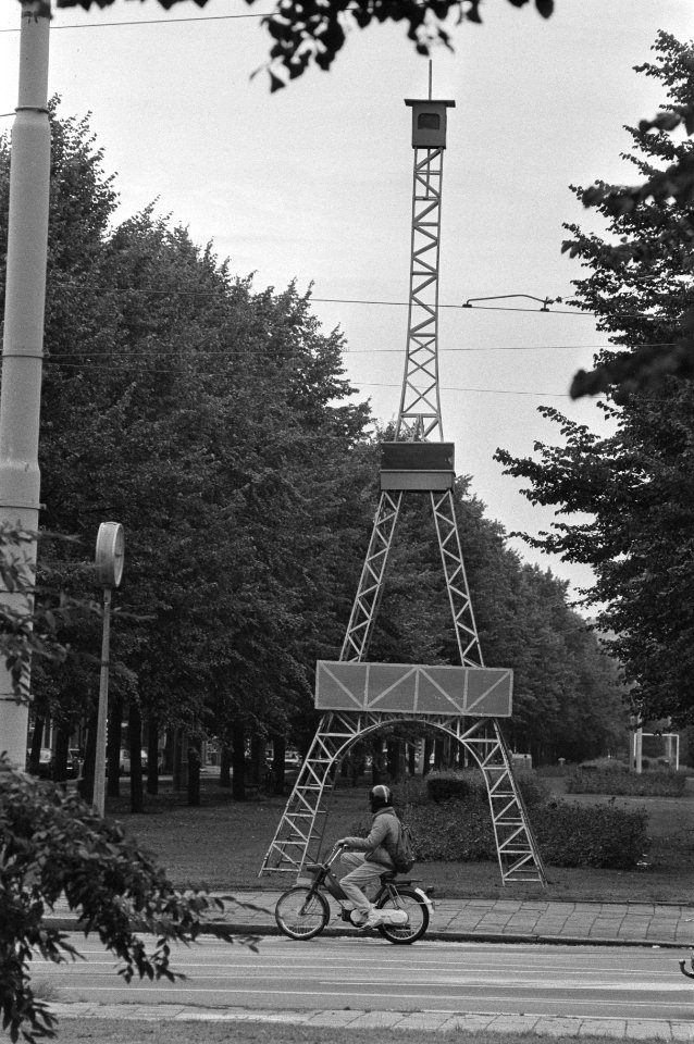 Eiffeltoren op Churchilllaan om aandacht te trekken voor Franse week van de wink, Bestanddeelnr 933-0738