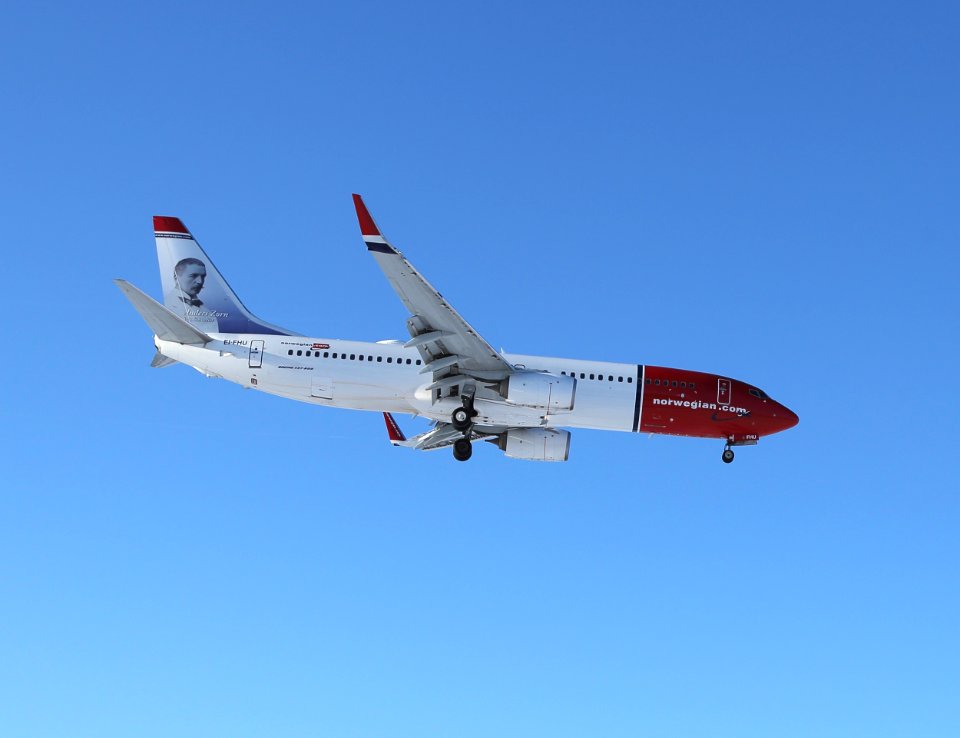 EI-FHU Oulu Airport 20160320 01