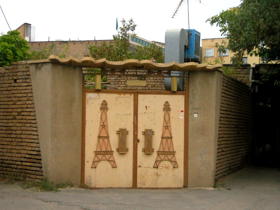 Eiffel tower symbole on house door - Fazl st - Nishapur 3