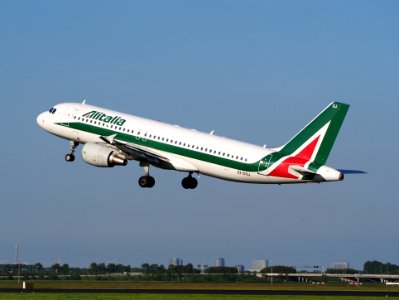 EI-DSJ Alitalia Airbus A320 takeoff from Schiphol (AMS - EHAM), The Netherlands, 16may2014, pic-5