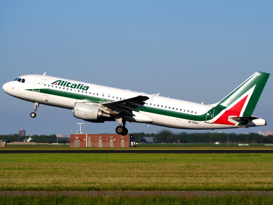 EI-DSJ Alitalia Airbus A320 takeoff from Schiphol (AMS - EHAM), The Netherlands, 16may2014, pic-3