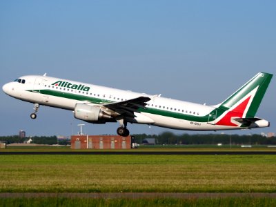 EI-DSJ Alitalia Airbus A320 takeoff from Schiphol (AMS - EHAM), The Netherlands, 16may2014, pic-3