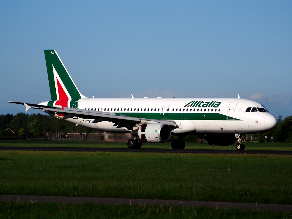 EI-DSJ, landing at Schiphol (AMS - EHAM), The Netherlands, 06May2014 pic2