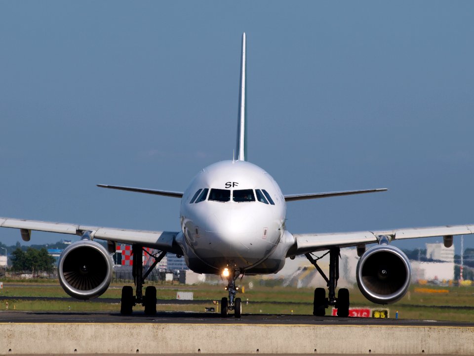 EI-DSF Alitalia Airbus A320-216 - cn 3080 taxiing 18july2013 pic-001