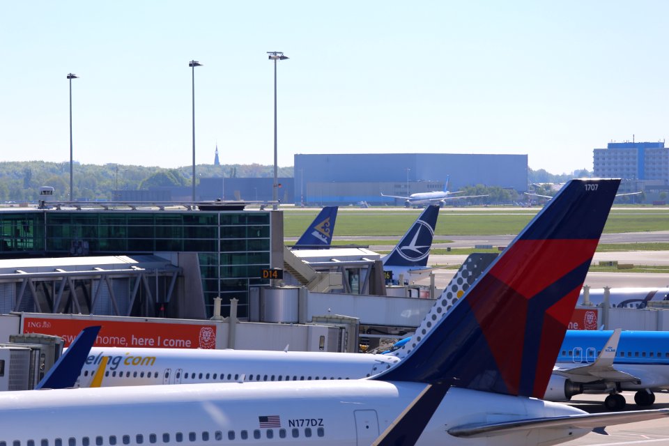 EHAM Overview 9