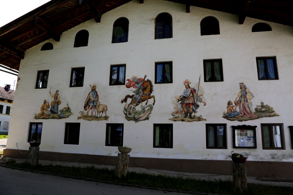 Ehemaliger Gasthof in Form eines Einfirsthofes 6