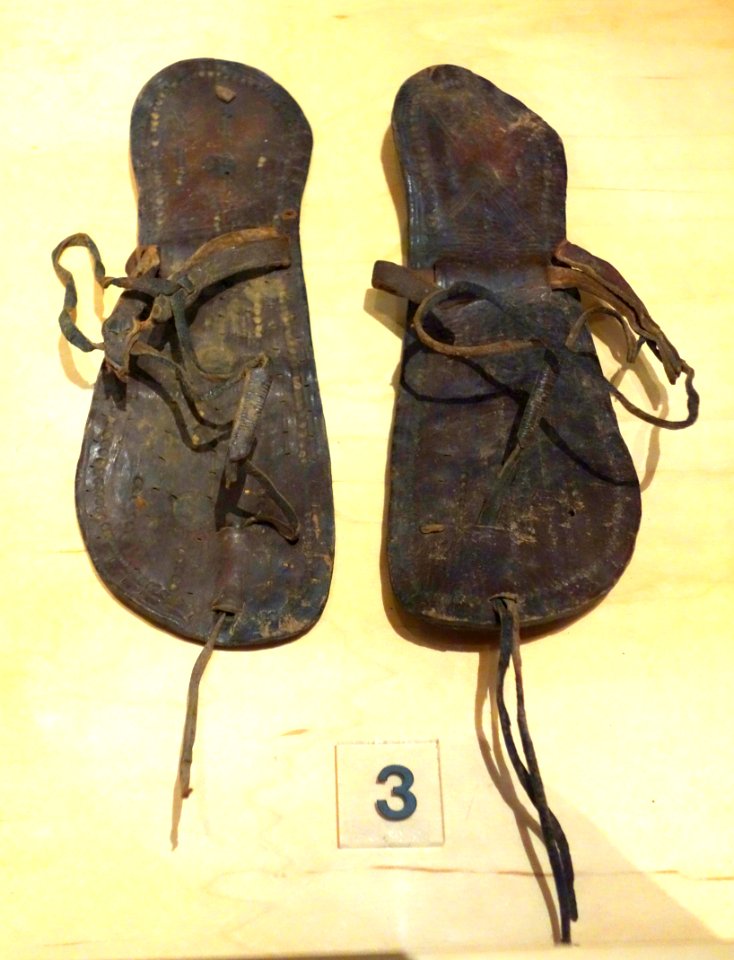 Egyptian sandals, leather, 400-600 AD - Bata Shoe Museum - DSC00012