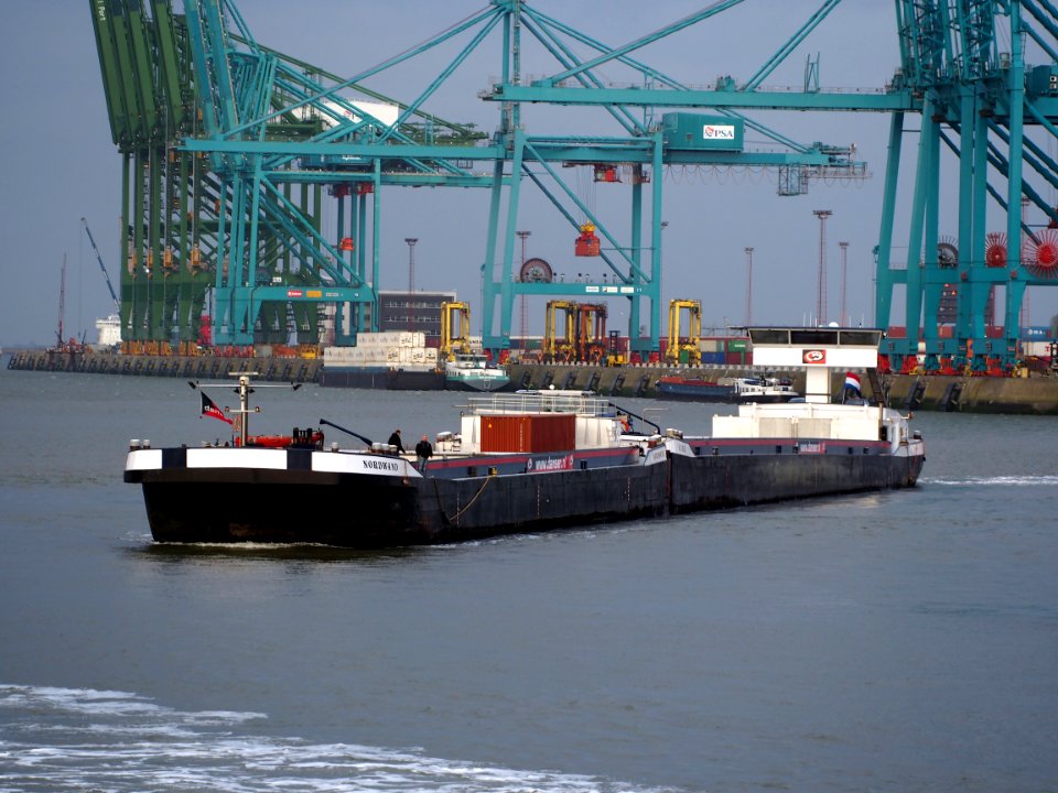 Eiger (ship, 2000), ENI 02324957 & Nordwand (ship, 2000), ENI 02324957, Port of Antwerp pic1