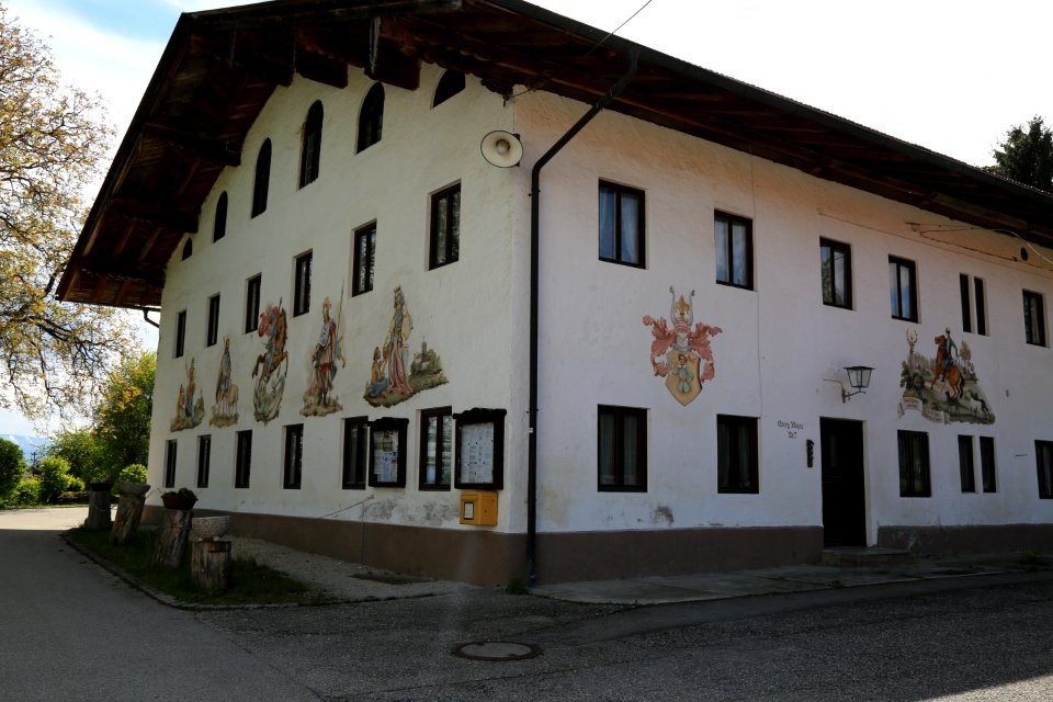 Ehemaliger Gasthof in Form eines Einfirsthofes 9