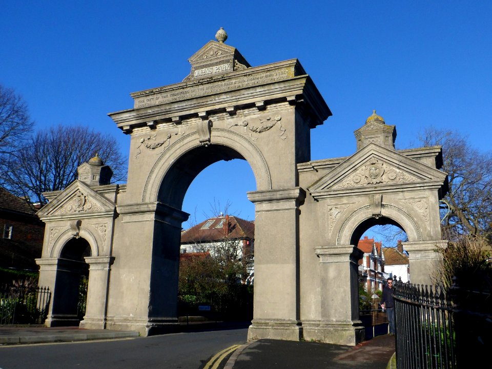Egremont Gate, Egremont Place, Queen's Park, Brighton (NHLE Code 1380496) (January 2014) (2)