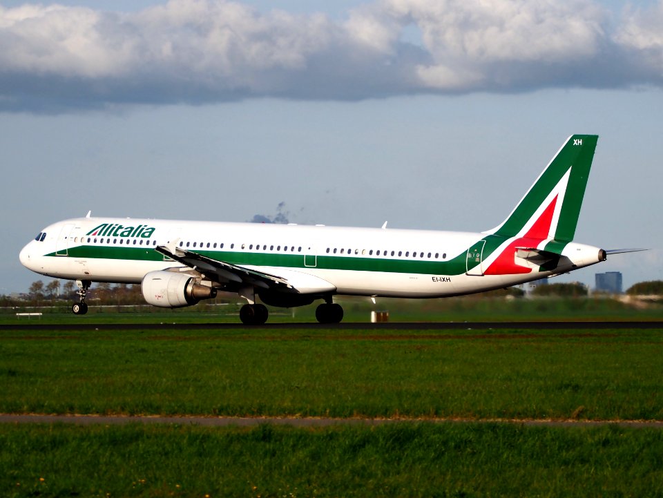 EI-IXH Alitalia Airbus A321-112 - cn 940 takeoff from Polderbaan, Schiphol (AMS - EHAM) at sunset, pic2