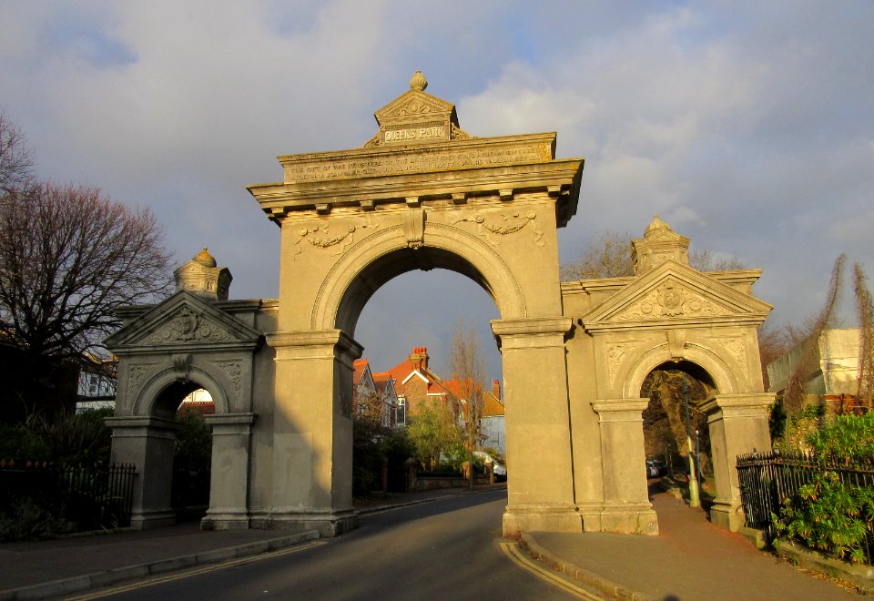 Egremont Gate, Egremont Place, Queen's Park, Brighton (NHLE Code 1380496) (December 2016) (2)