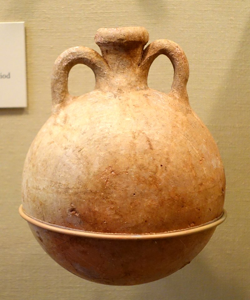 Egyptian pilgrim flask, Qustul, Cemetery V, tomb VC48, New Kingdom, reigns of Amenhotep II to Post-Amarna Period, 1427-1327 BC, ceramic - Oriental Institute Museum, University of Chicago - DSC08045