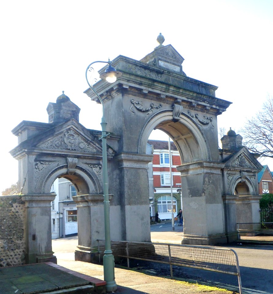Egremont Gate, Egremont Place, Queen's Park, Brighton (NHLE Code 1380496) (January 2014) (3)