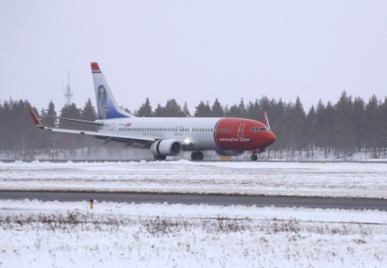 EI-FJT Oulu Airport 20170411 01