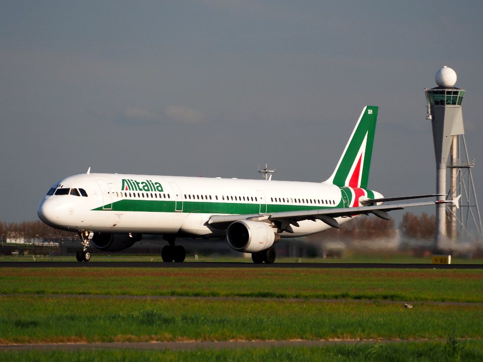 EI-IXH Alitalia Airbus A321-112 - cn 940 takeoff from Polderbaan, Schiphol (AMS - EHAM) at sunset, pic1