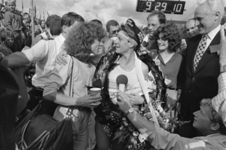 EK triathlon in Almere Nieuwzeelandse Erin Baker , de beste vrouw, na de finish, Bestanddeelnr 933-3994
