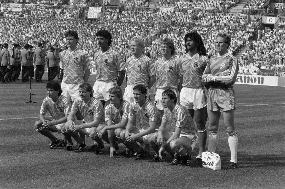EK voetbal in West Duitsland Nederland tegen Ierland 1 Van Basten, Rijkaard, R, Bestanddeelnr 934-2697