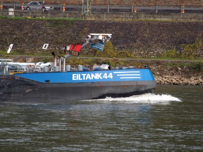 Eiltank 44, ENI 04804180 on the Rhine river at Koblenz, pic2