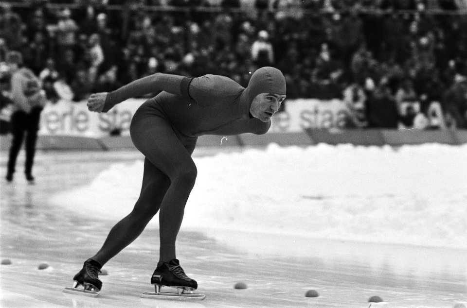 EK schaatsen Deventer Piet Kleine in actie, Bestanddeelnr 930-0816