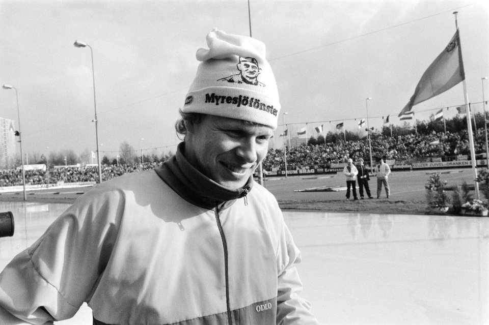 EK schaatsen heren in Den Haag Gustafson juichend, Bestanddeelnr 934-1754