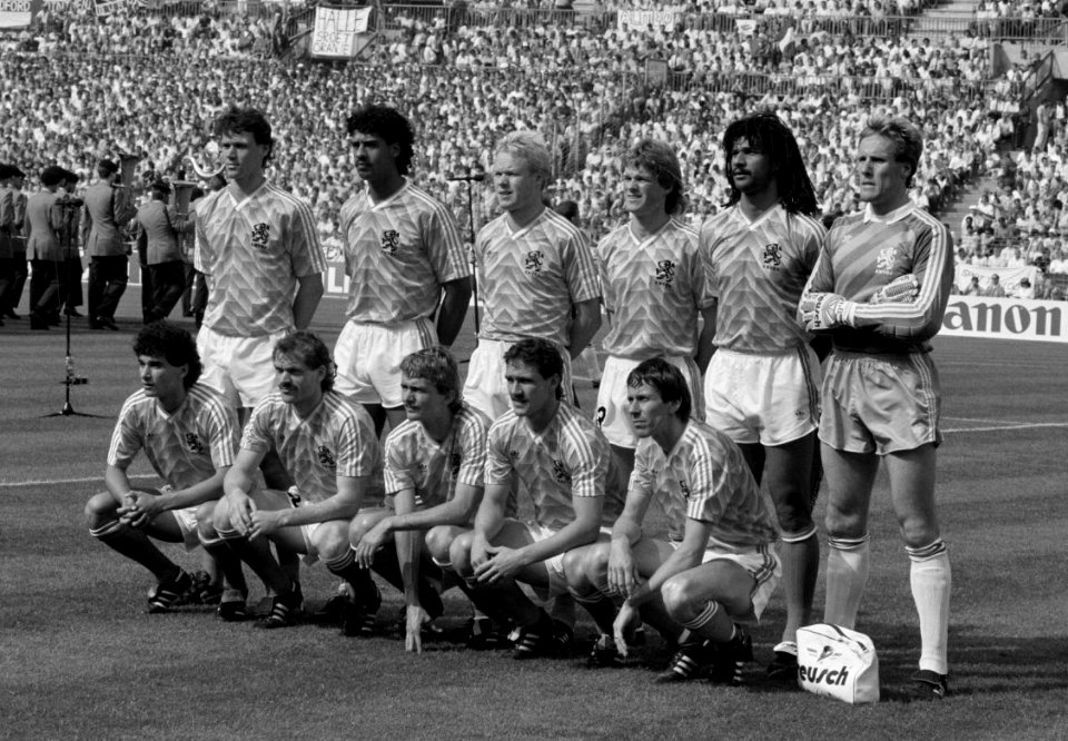EK voetbal in West Duitsland; Nederland tegen Ierland 1 Van Basten, Rijkaard, R. Koeman, E. Koeman, Gullit en Van Breukelen