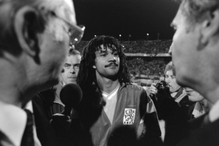 EK kwalificatie interland Nederland tegen Cyprus 8-0 Ruud Gullit wordt geinterv, Bestanddeelnr 934-1167