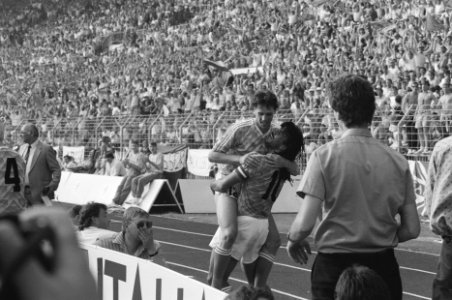 EK voetbal in West Duitsland Engeland tegen Nederland 1-3 Ruud Gullit tilt Ma, Bestanddeelnr 934-2660