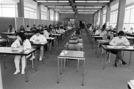 Eindexamen MAVO voor volwassenen in Amsterdam overzicht examen volwassenen, Bestanddeelnr 932-1361