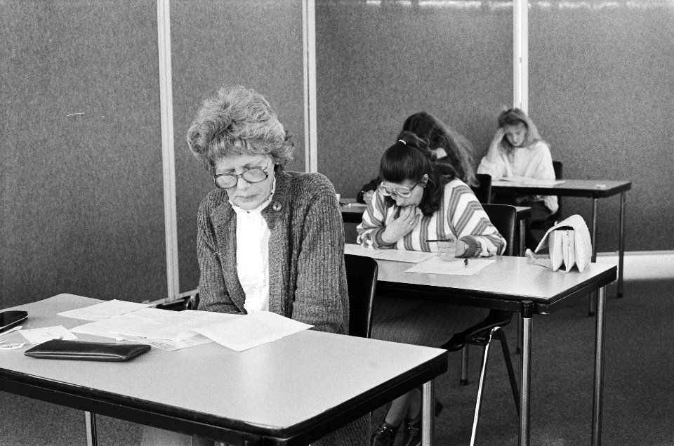 Eindexamens volwassenenonderwijs in Amsterdam, Bestanddeelnr 933-3074