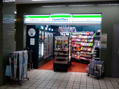 Eki-Fami Honmachi station south