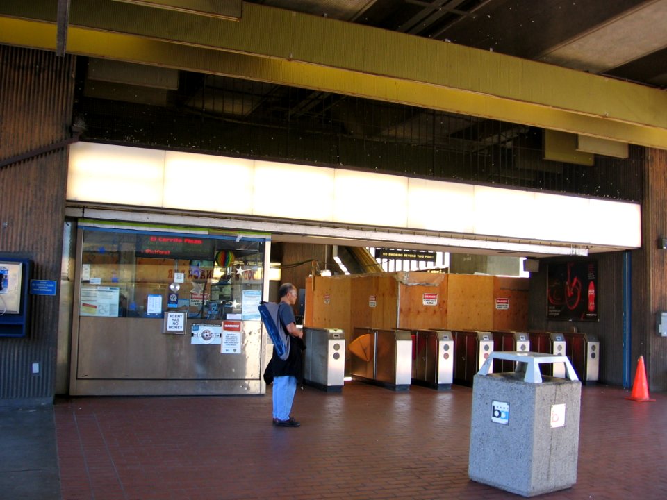 El Cerrito Plaza Station 2777 08