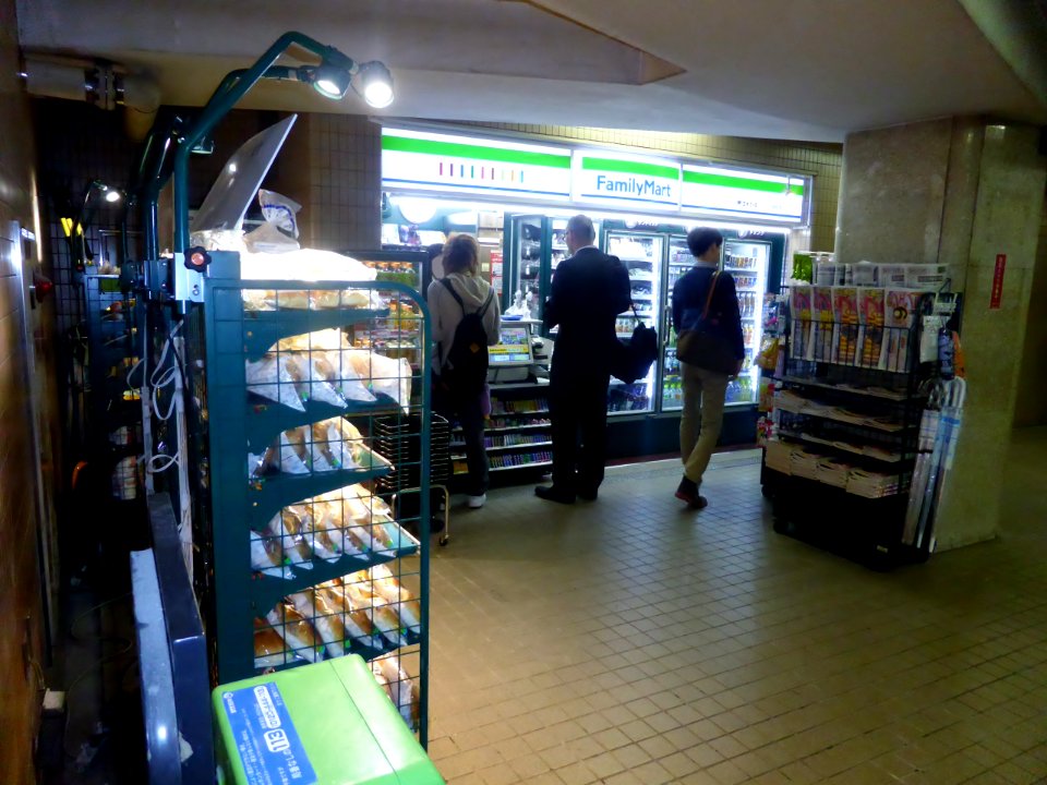 Eki-Fami Suminoe park station south