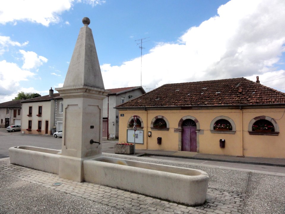 Einville-au-Jard (M-et-M) fontaine