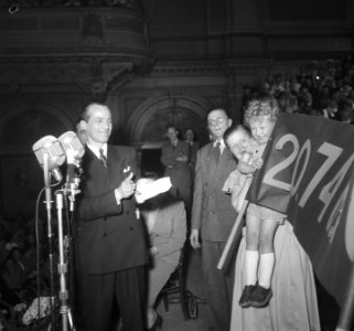 Eindavond Haak-in aktie in het Concertgebouw te Amsterdam. Presentator Johan Bod, Bestanddeelnr 904-5862
