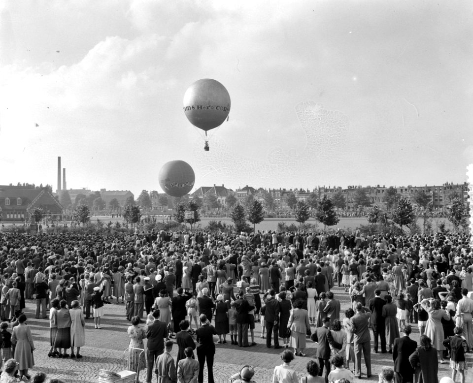 Eind Feest 700 jaar Breda . Opstijgen ballonnen, Bestanddeelnr 905-2836