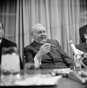 Einde bezoek bondskanselier dr Ludwig Erhard en gaf persconferentie in het Haag, Bestanddeelnr 916-1324