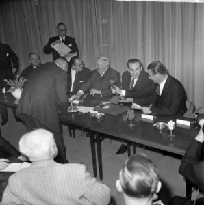 Einde bezoek bondskanselier dr Ludwig Erhard en gaf persconferentie in het Haag, Bestanddeelnr 916-1327