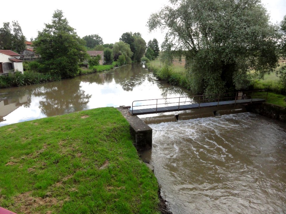 Einville-au-Jard (M-et-M) le Sânon