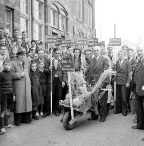 Eindavond Haak-in aktie te Amsterdam Groep uit de Noordoostpolder, Bestanddeelnr 934-5347