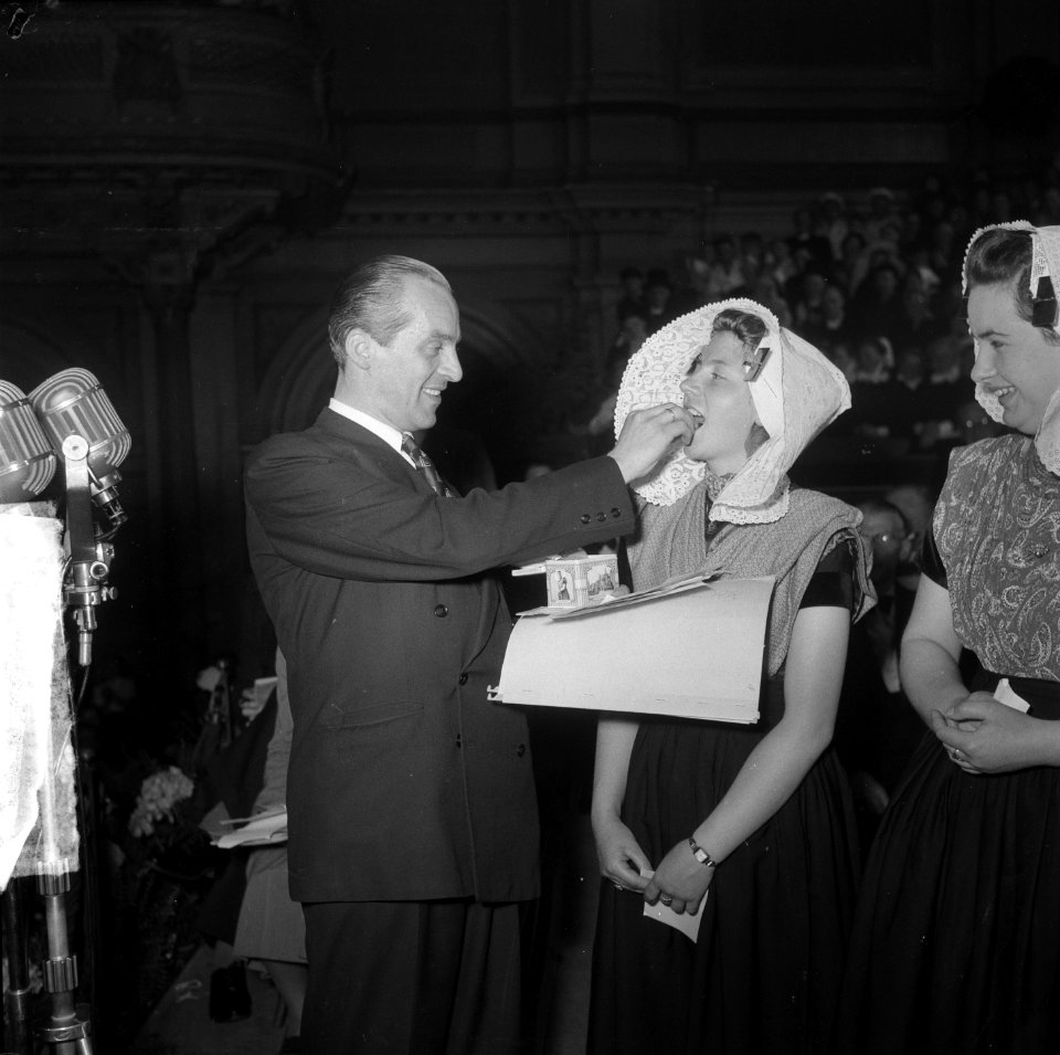 Eindavond Haak-in aktie in het Concertgebouw te Amsterdam. Presentator Johan Bod, Bestanddeelnr 904-5858