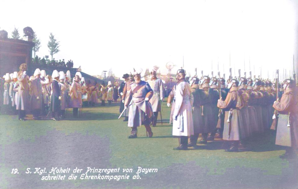 Einweihung des Völkerschlachtdenkmals 1913 Prinzregent Ludwig schreitet Ehrenkompanie ab