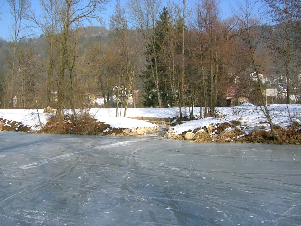 Eichstätt - Vereiste Altmühl 2017-01-29 -Umgehungsbach beim Wehr