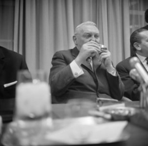 Einde bezoek bondskanselier dr Ludwig Erhard en gaf persconferentie in het Haag, Bestanddeelnr 916-1322