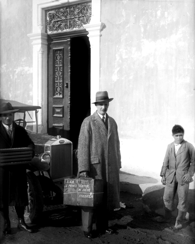 Einar Gjerstad, guldlådan sänds till Sverige. Nicosia - SMVK - C01045