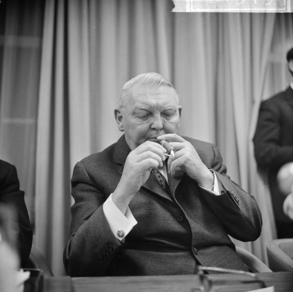 Einde bezoek bondskanselier dr Ludwig Erhard en gaf persconferentie in het Haag, Bestanddeelnr 916-1319