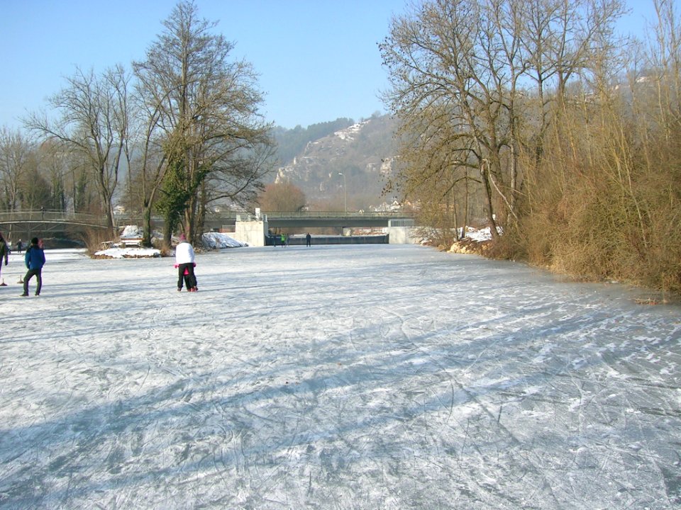Eichstätt - Vereiste Altmühl 2017-01-29 -Franz-Göpfert-Steg und Wehr (1)