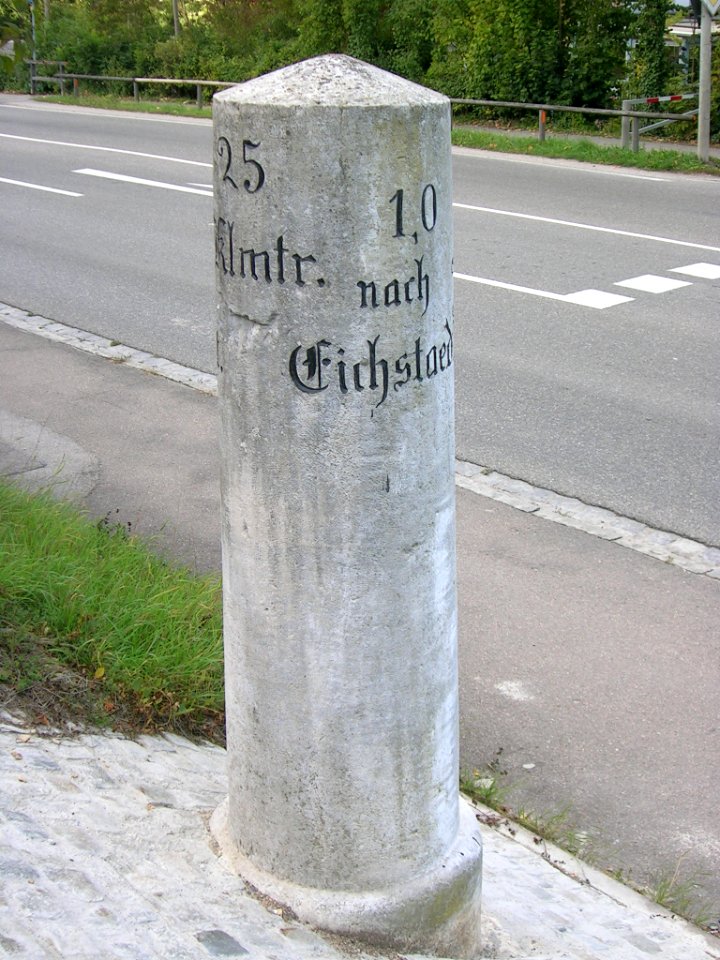 Eichstätt Ingolstädter Str -Kilometerstein (1)