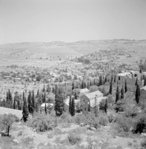Ein Karem. Panorama van de plaats met het omliggende heuvelland, Bestanddeelnr 255-2788