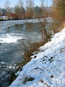 Eichstätt - Vereiste Altmühl 2017-01-29 -Eisloch beim Kapellenbachzulauf (2)